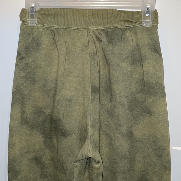 Old Navy green flare leg pants. US 2. - Picture 4 of 7